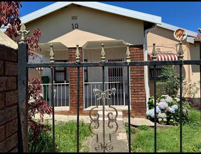 3 BEDROOM HOUSE FOR SALE IN IKWEZI